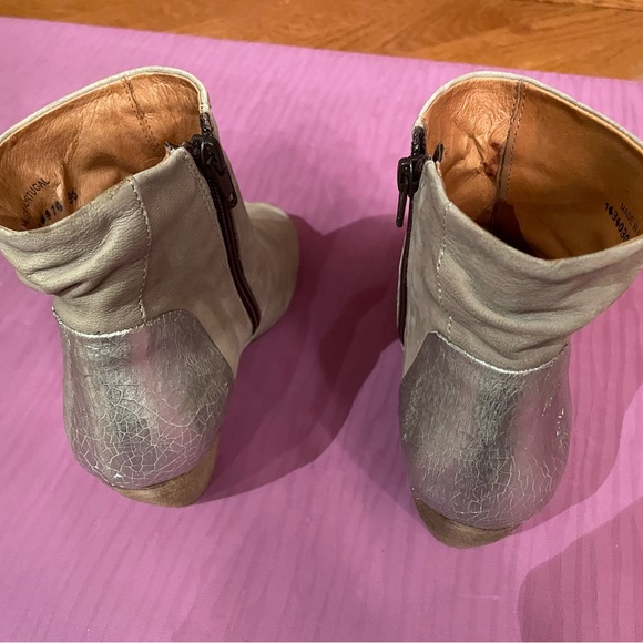 Fly London Shoes - Picture 3 of 4